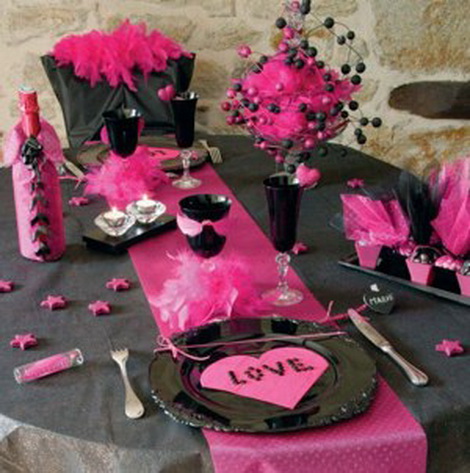 GR%C4%B0-PEMBE-MASA-%C3%96RT%C3%9CS%C3%9C-MODEL%C4%B0-SEVG%C4%B0L%C4%B0LER-G%C3%9CN%C3%9C.jpg
