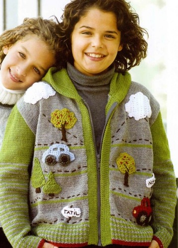 Üzeri İşlemeli Fermuarlı Erkek Çocuk Hırka Modeli