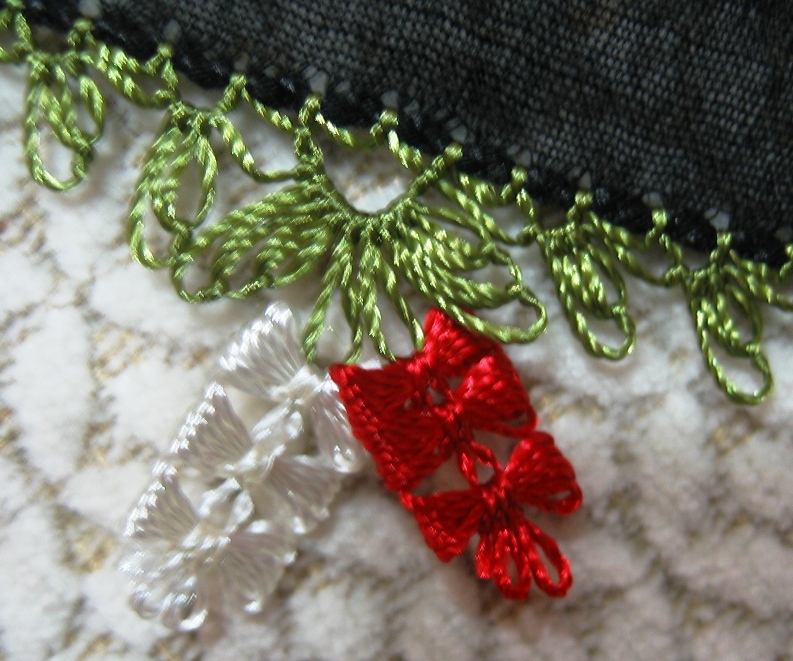 küçük kelebek yazma kenarı iğne oyası örnekleri