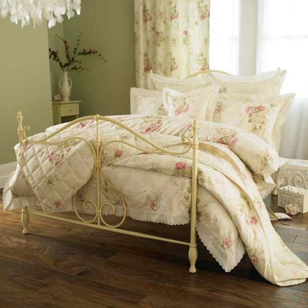 Modern ve Klasik Yatak Örtüleri