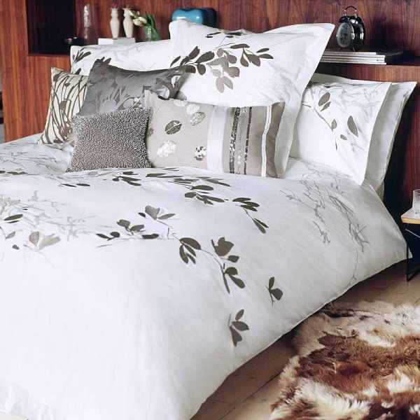 gümüş baskı ve işlemeli yatak örtüsü modeli