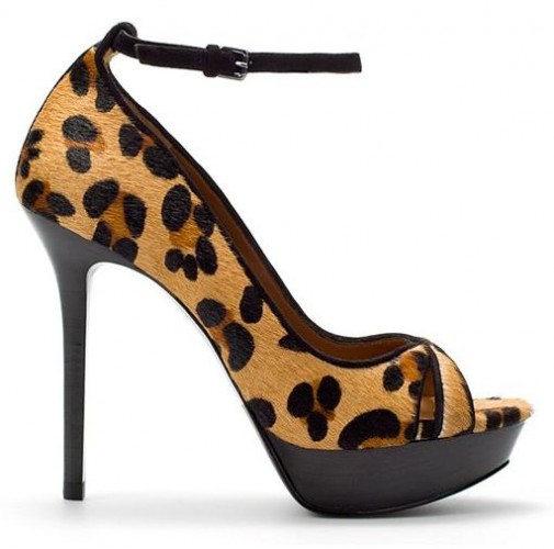 kürklü leopar desenli bilekten bağlamalı şık ve modern ayakkabı modeli