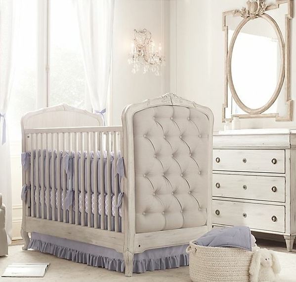 Kapitone beşik beyaz mavi bebek odası