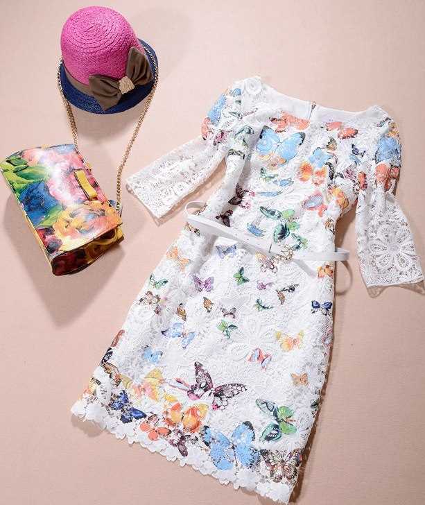 beyaz renkli kelebek baskılı ve dantelli elbise