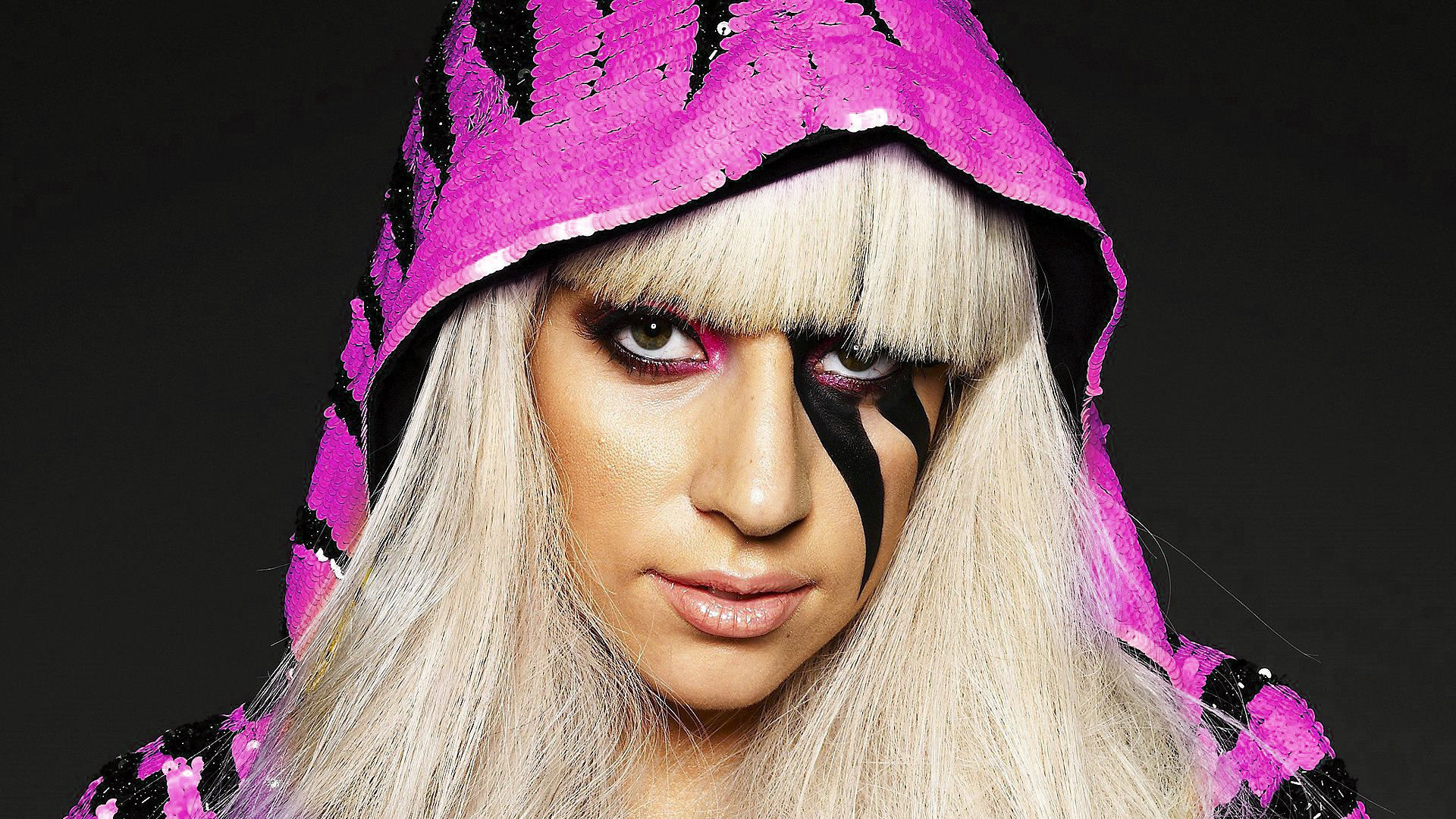 makyajlı hali de ilginç layd gaga