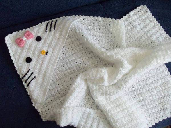 Beyaz Bebek Battaniyesi Modeli Ve Yapilisi Tarifi Bebekler Icin Orgu Bebek Battaniyesi Modelleri Battaniye