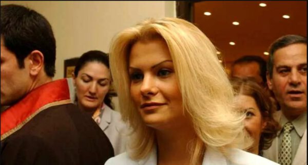 Eski manken Ebru Şimşek: Adnan Oktar’la mücadele ettiğim dönem bir tek Kemal Sunal bana sahip çıktı