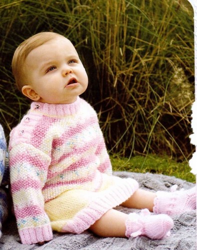 Kız Bebekler İçin Örgü Kazak Etek ve Patik Takımı