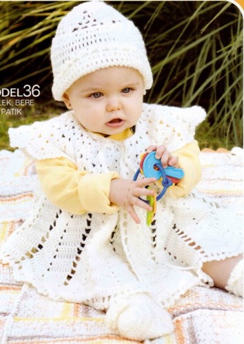 Tığ İşi Yelek Bere ve Patik Takımı Modeli