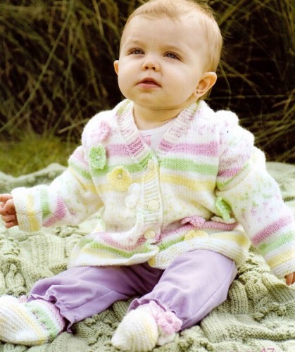 Çiçek Süslemeli Kız Bebek Hırka Modeli