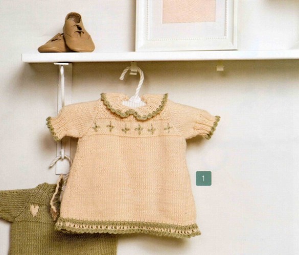 Bej Renkli İşlemeli Örgü Bebek Elbisesi Modeli