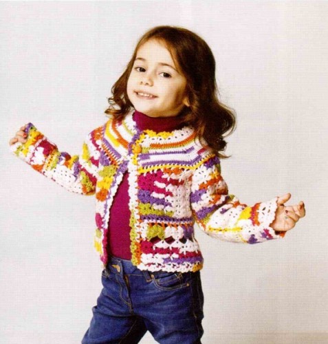 Tığ İşi Tek Düğmeli Renkli Çocuk Kazağı Modeli