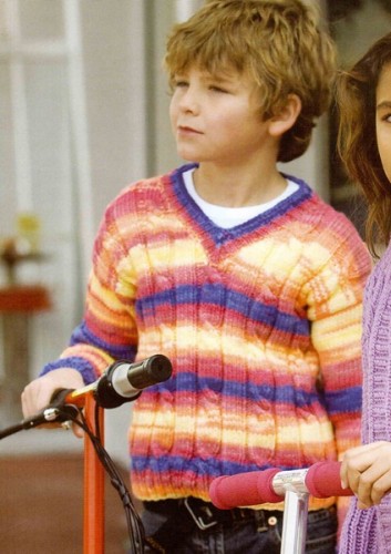 V Yakalı Renkli Erkek Çocuk Kazak Modeli