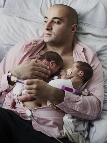 Dünyada Bir Ülke Var ki  Babalar En Azı 60 Gün Olmak Üzere Doğum İzni Kullanmaları Zorunlu.