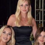 Emine Ün kardeşiyle fotoğrafını paylaştı