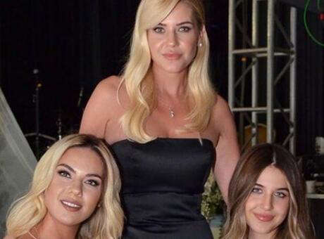 Emine Ün kardeşiyle fotoğrafını paylaştı