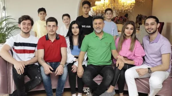 Eğlence ve sanat dünyasının tanınmış isimleri sosyal medyadan ailelerinin ve sevenlerinin bayramını kutladı