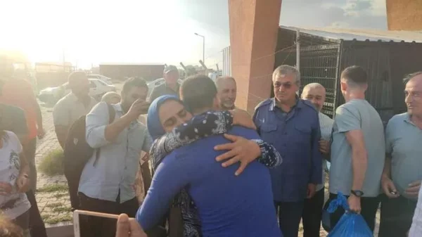 Kadir Şeker tahliye kararı sonrası ailesine kavuştu