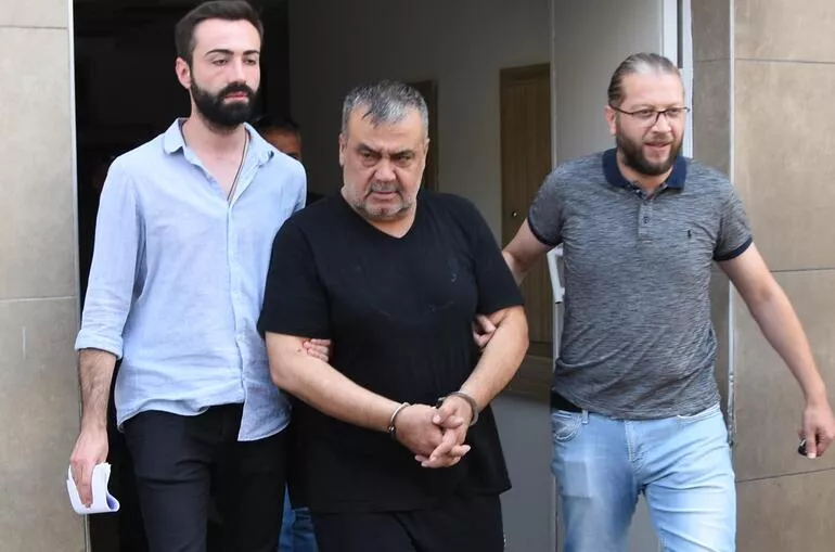 Şarkıcı Metin Işık’tan komşularına silahlı saldırı! Tüfekle kurşun yağdırdı