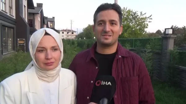 Lunaparkta dakikalarca çarpışan arabaları izledi… Gerçek herkesi şaşırttı! Yürekleri ısıtan görüntü