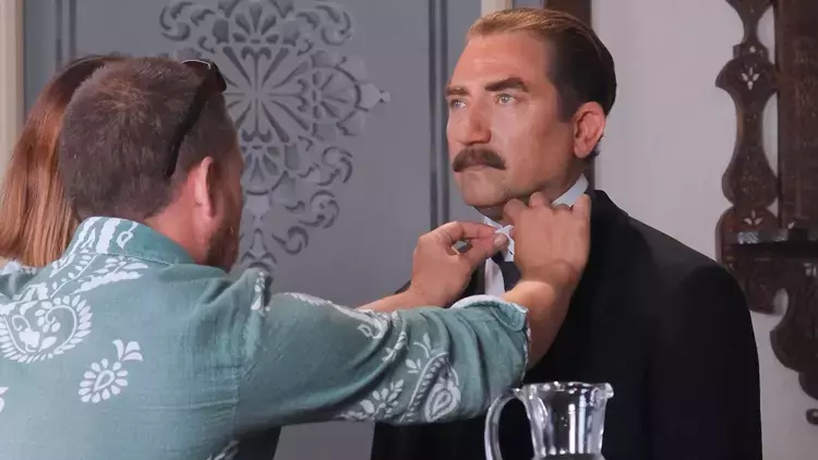 Yiğit Özşener’in Atatürk makyajı 6 hafta sürdü