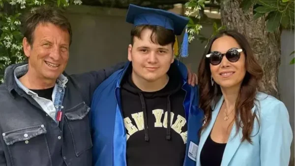 Kaya Çilingiroğlu ve Feraye Tanyolaç’ın oğlu liseden mezun oldu