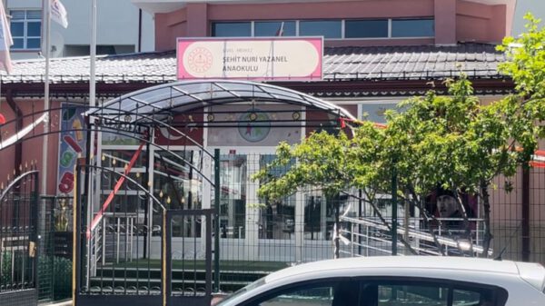 6 yaşındaki Asel son yolculuğuna uğurlandı