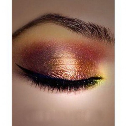 Göz alıcı makyaj uygulama stili